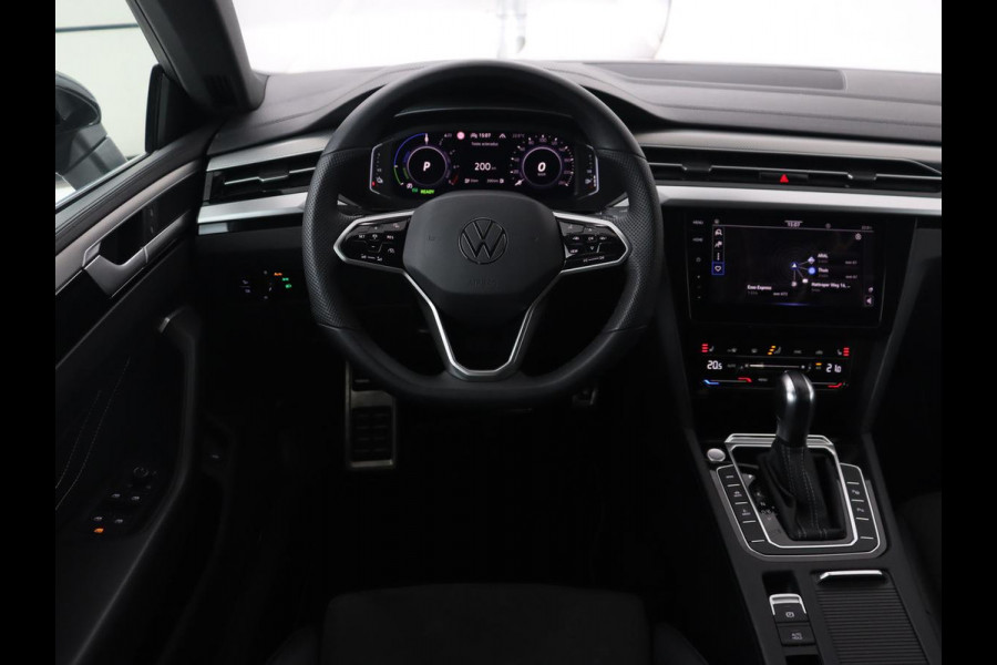 Volkswagen Arteon Shooting Brake 1.4 eHybrid R Line | Trekhaak | Leder/Alcantara | Massage | Camera | Adaptive cruise | Achterbankverwarming | Virtual Cockpit | Matrix LED | Carplay | Navigatie | PHEV | Plug In