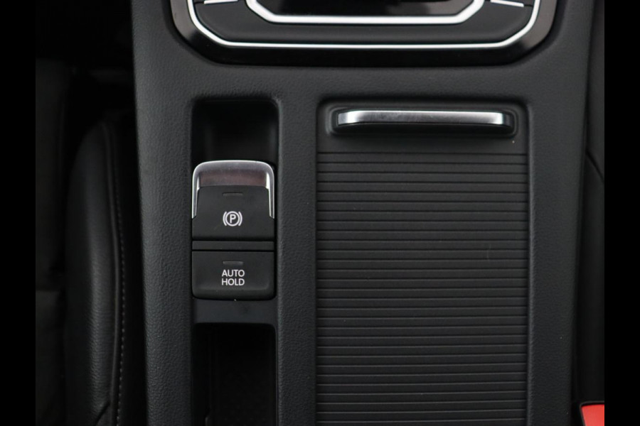 Volkswagen Arteon Shooting Brake 1.4 eHybrid R Line | Trekhaak | Leder/Alcantara | Massage | Camera | Adaptive cruise | Achterbankverwarming | Virtual Cockpit | Matrix LED | Carplay | Navigatie | PHEV | Plug In