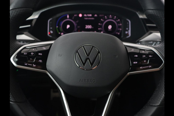 Volkswagen Arteon Shooting Brake 1.4 eHybrid R Line | Trekhaak | Leder/Alcantara | Massage | Camera | Adaptive cruise | Achterbankverwarming | Virtual Cockpit | Matrix LED | Carplay | Navigatie | PHEV | Plug In