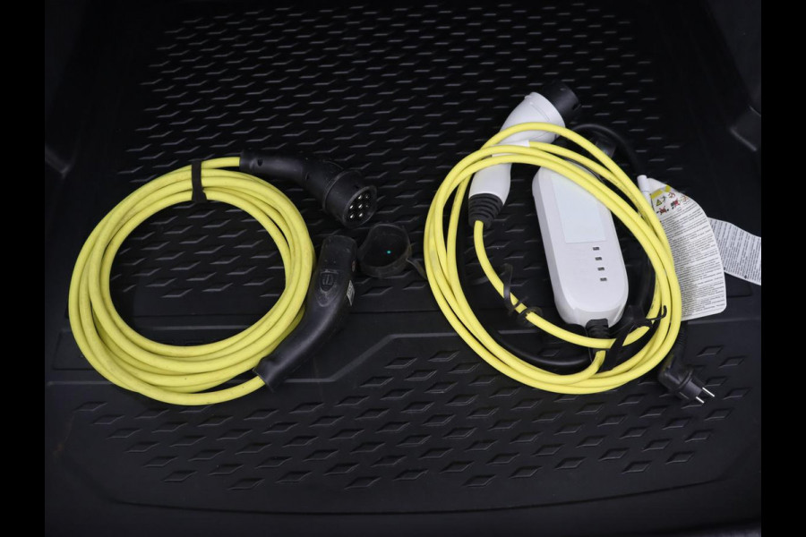 Volkswagen Arteon Shooting Brake 1.4 eHybrid R Line | Trekhaak | Leder/Alcantara | Massage | Camera | Adaptive cruise | Achterbankverwarming | Virtual Cockpit | Matrix LED | Carplay | Navigatie | PHEV | Plug In