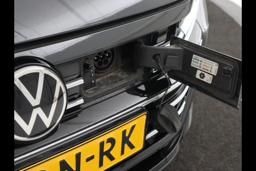 Volkswagen Arteon Shooting Brake 1.4 eHybrid R Line | Trekhaak | Leder/Alcantara | Massage | Camera | Adaptive cruise | Achterbankverwarming | Virtual Cockpit | Matrix LED | Carplay | Navigatie | PHEV | Plug In