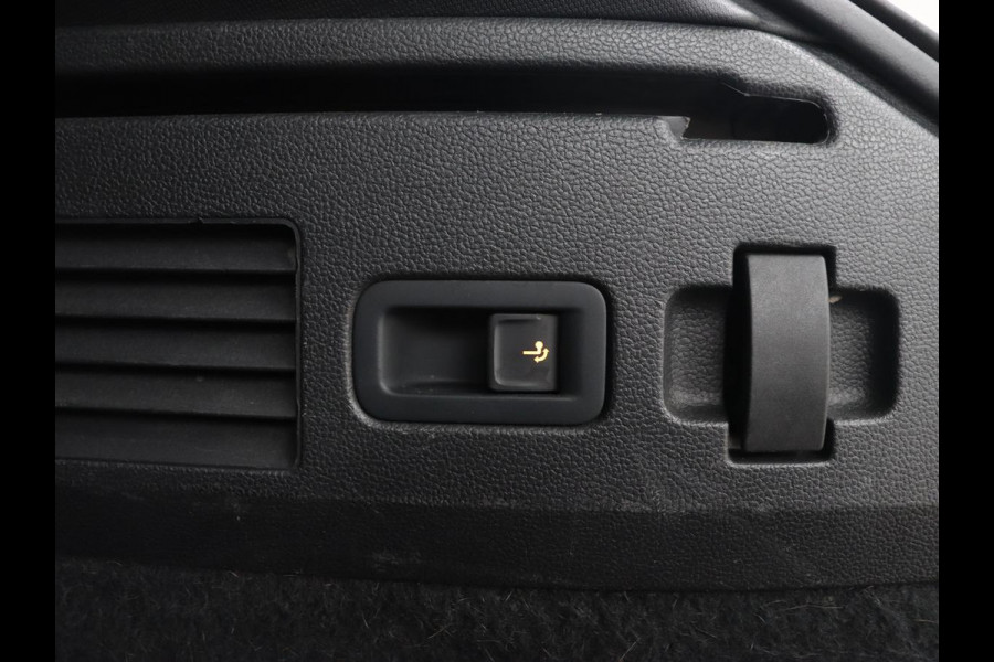 Volkswagen Arteon Shooting Brake 1.4 eHybrid R Line | Trekhaak | Leder/Alcantara | Massage | Camera | Adaptive cruise | Achterbankverwarming | Virtual Cockpit | Matrix LED | Carplay | Navigatie | PHEV | Plug In