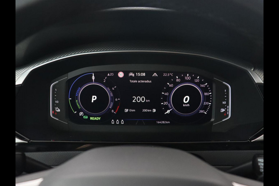 Volkswagen Arteon Shooting Brake 1.4 eHybrid R Line | Trekhaak | Leder/Alcantara | Massage | Camera | Adaptive cruise | Achterbankverwarming | Virtual Cockpit | Matrix LED | Carplay | Navigatie | PHEV | Plug In