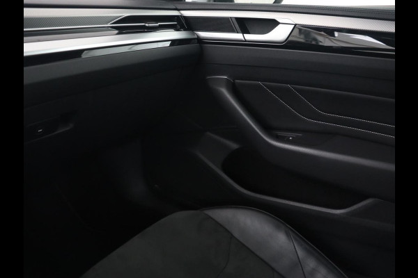 Volkswagen Arteon Shooting Brake 1.4 eHybrid R Line | Trekhaak | Leder/Alcantara | Massage | Camera | Adaptive cruise | Achterbankverwarming | Virtual Cockpit | Matrix LED | Carplay | Navigatie | PHEV | Plug In