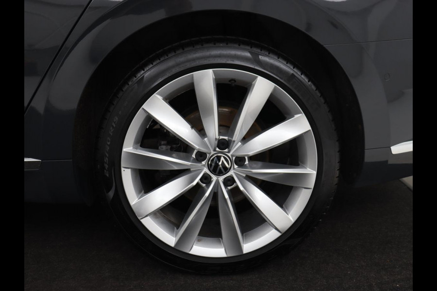 Volkswagen Arteon Shooting Brake 1.4 eHybrid R Line | Trekhaak | Leder/Alcantara | Massage | Camera | Adaptive cruise | Achterbankverwarming | Virtual Cockpit | Matrix LED | Carplay | Navigatie | PHEV | Plug In