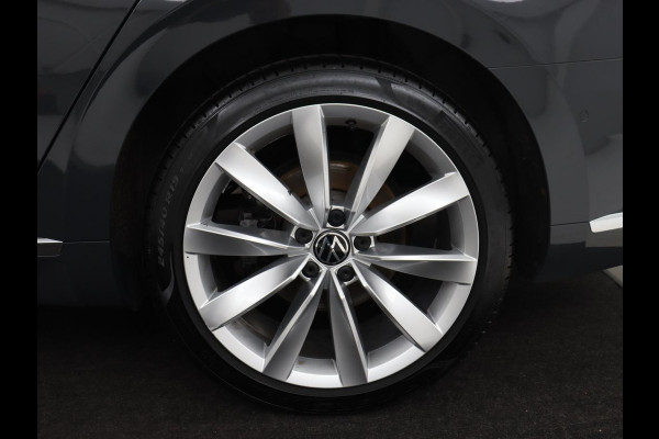 Volkswagen Arteon Shooting Brake 1.4 eHybrid R Line | Trekhaak | Leder/Alcantara | Massage | Camera | Adaptive cruise | Achterbankverwarming | Virtual Cockpit | Matrix LED | Carplay | Navigatie | PHEV | Plug In