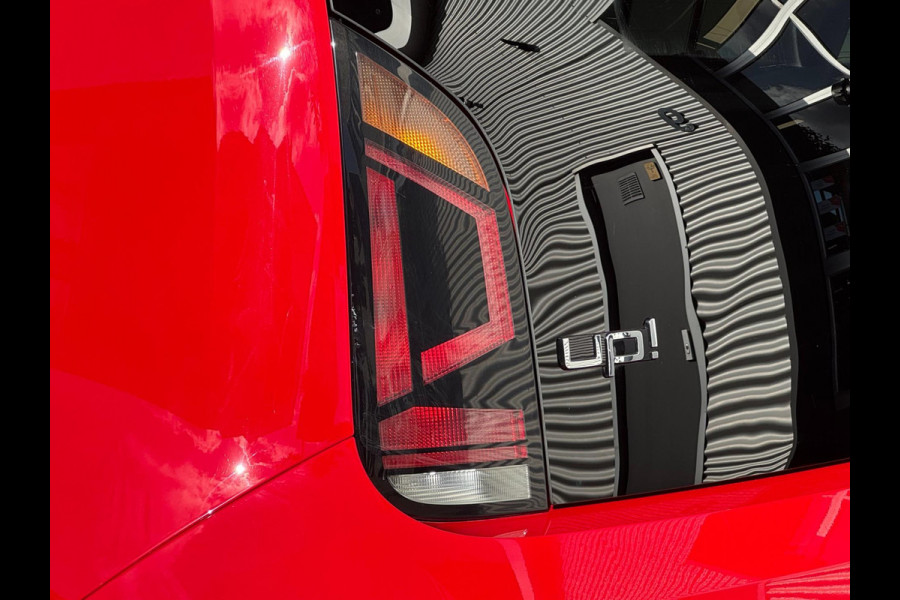 Volkswagen up! 1.0 BMT up! Beats - Airco I Sport velgen I PDC / LED I Comfort pakket I Dealer onderhouden