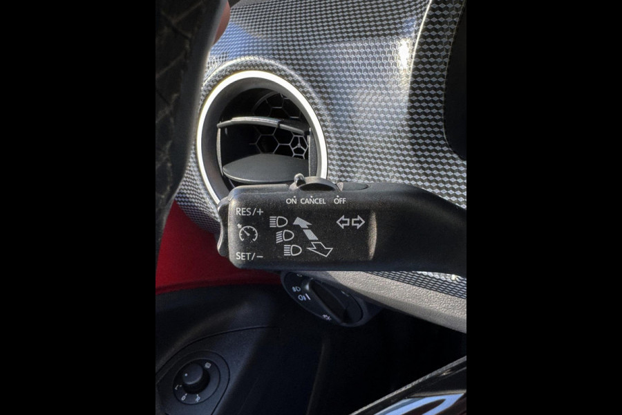 Volkswagen up! 1.0 BMT up! Beats - Airco I Sport velgen I PDC / LED I Comfort pakket I Dealer onderhouden