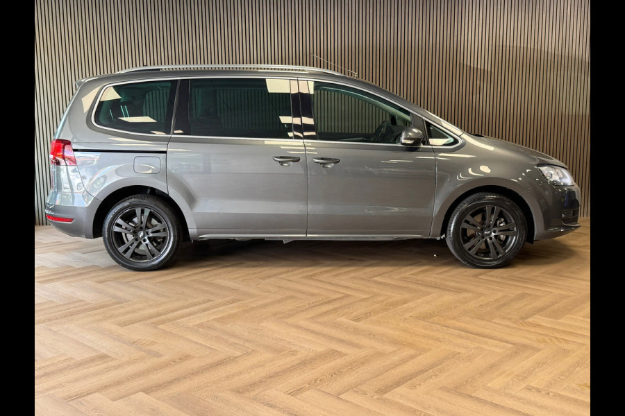 Volkswagen Sharan 2.0 TDI 4MOTION Exclusive Series 7P 7Persoons TREKHAAK AUT. AUT SCHUIFDEUREN ADAPTIEVE CRUISE CONTROL