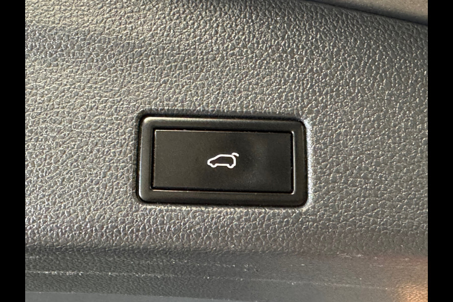 Volkswagen Sharan 2.0 TDI 4MOTION Exclusive Series 7P 7Persoons TREKHAAK AUT. AUT SCHUIFDEUREN ADAPTIEVE CRUISE CONTROL
