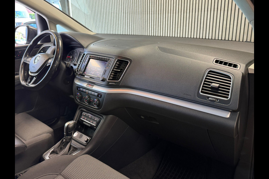 Volkswagen Sharan 2.0 TDI 4MOTION Exclusive Series 7P 7Persoons TREKHAAK AUT. AUT SCHUIFDEUREN ADAPTIEVE CRUISE CONTROL