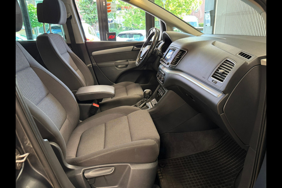 Volkswagen Sharan 2.0 TDI 4MOTION Exclusive Series 7P 7Persoons TREKHAAK AUT. AUT SCHUIFDEUREN ADAPTIEVE CRUISE CONTROL