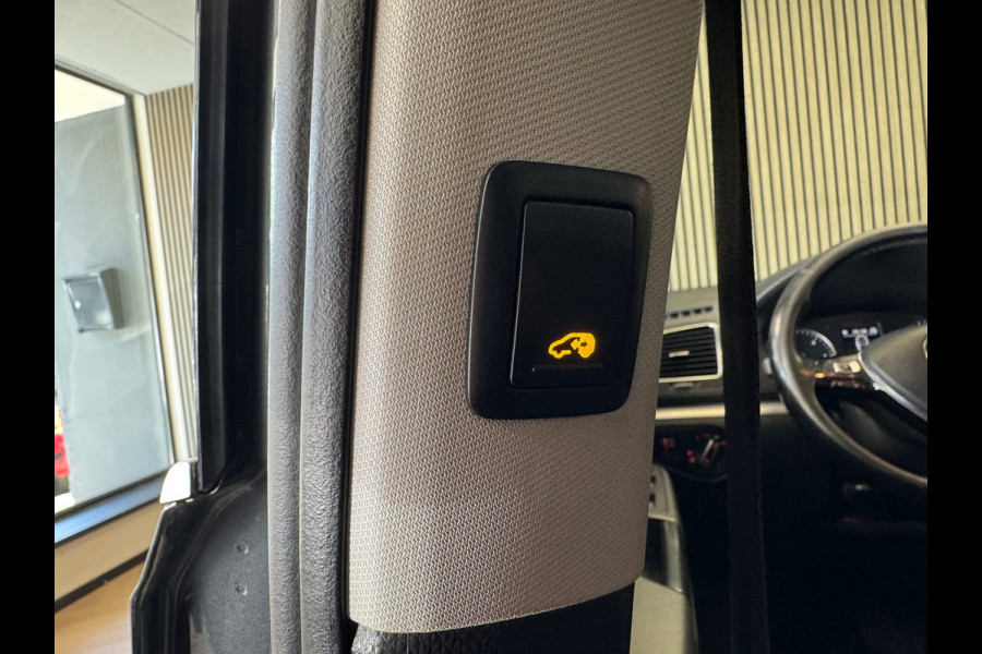 Volkswagen Sharan 2.0 TDI 4MOTION Exclusive Series 7P 7Persoons TREKHAAK AUT. AUT SCHUIFDEUREN ADAPTIEVE CRUISE CONTROL