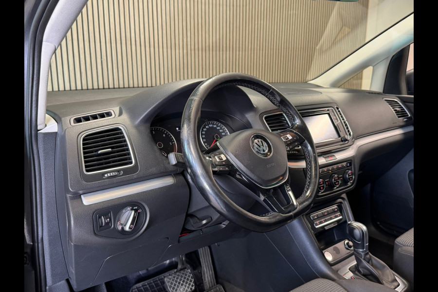 Volkswagen Sharan 2.0 TDI 4MOTION Exclusive Series 7P 7Persoons TREKHAAK AUT. AUT SCHUIFDEUREN ADAPTIEVE CRUISE CONTROL