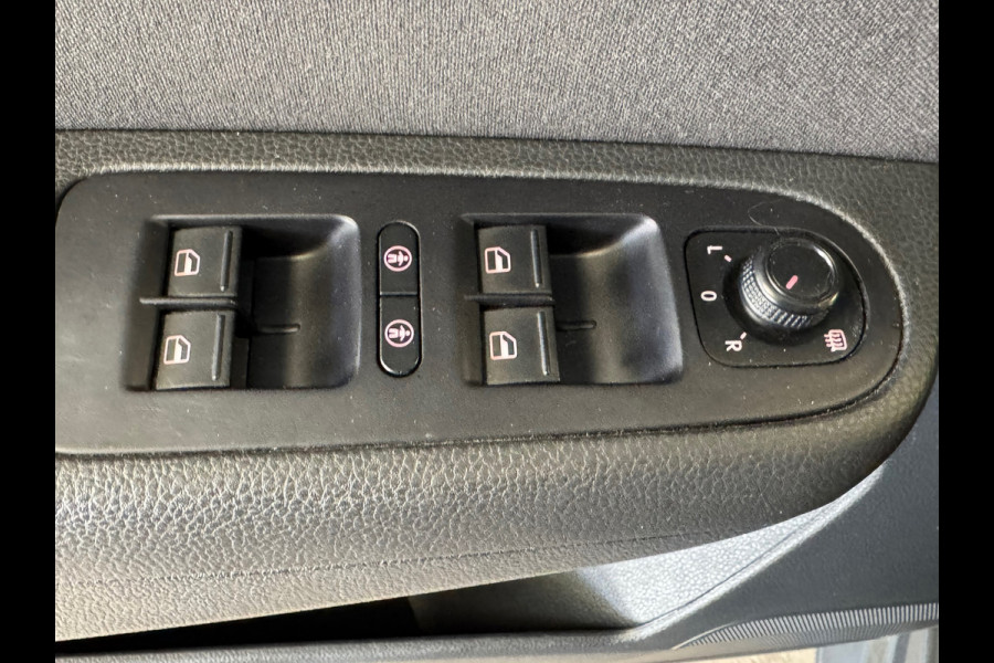 Volkswagen Sharan 2.0 TDI 4MOTION Exclusive Series 7P 7Persoons TREKHAAK AUT. AUT SCHUIFDEUREN ADAPTIEVE CRUISE CONTROL