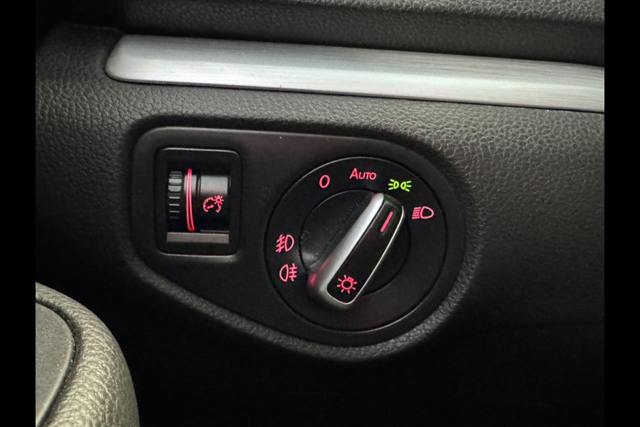 Volkswagen Sharan 2.0 TDI 4MOTION Exclusive Series 7P 7Persoons TREKHAAK AUT. AUT SCHUIFDEUREN ADAPTIEVE CRUISE CONTROL