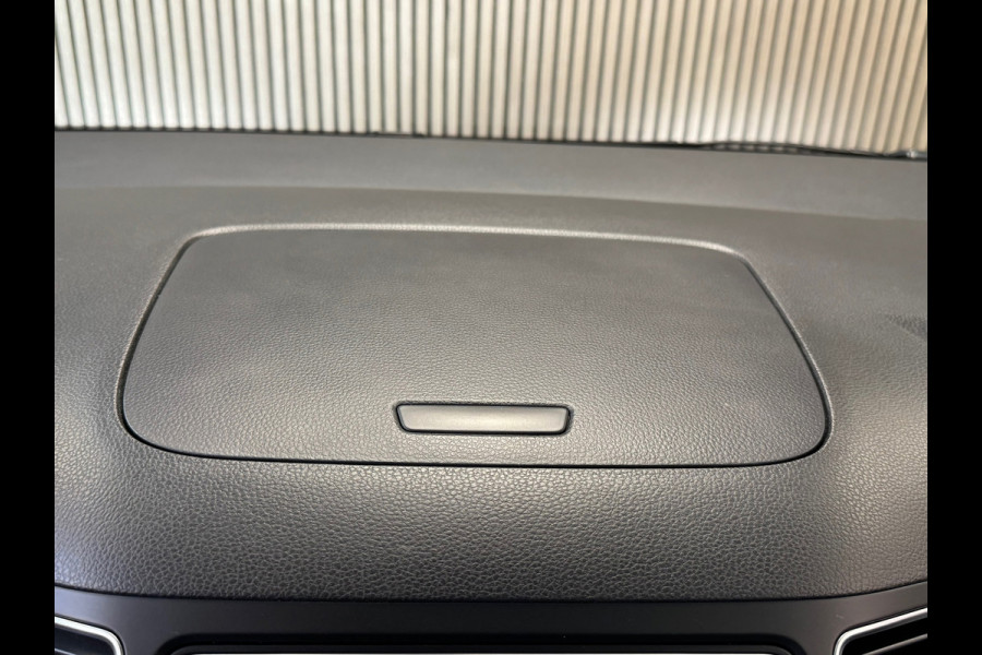 Volkswagen Sharan 2.0 TDI 4MOTION Exclusive Series 7P 7Persoons TREKHAAK AUT. AUT SCHUIFDEUREN ADAPTIEVE CRUISE CONTROL