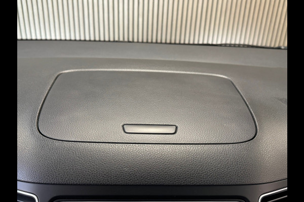 Volkswagen Sharan 2.0 TDI 4MOTION Exclusive Series 7P 7Persoons TREKHAAK AUT. AUT SCHUIFDEUREN ADAPTIEVE CRUISE CONTROL