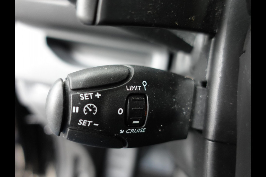 Peugeot Expert 2.0 BlueHDI 180PK Dubbele Cabine Automaat Navigatie Trekhaak Parkeersensoren Apple Carplay Cruise control Airco