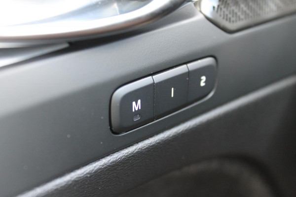 Volvo XC40 B4 211PK automaat Plus Dark Adaptieve Cruise Control / Blis / Google infotainment / Semi elektrisch wegklapbare trekhaak / Verwarmbare voorruit