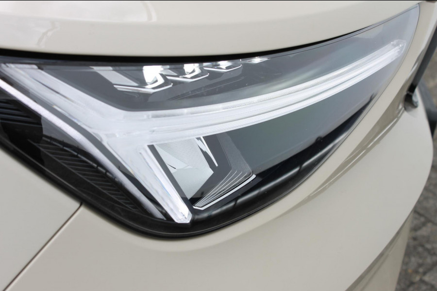 Volvo XC40 B4 211PK automaat Plus Dark Adaptieve Cruise Control / Blis / Google infotainment / Semi elektrisch wegklapbare trekhaak / Verwarmbare voorruit
