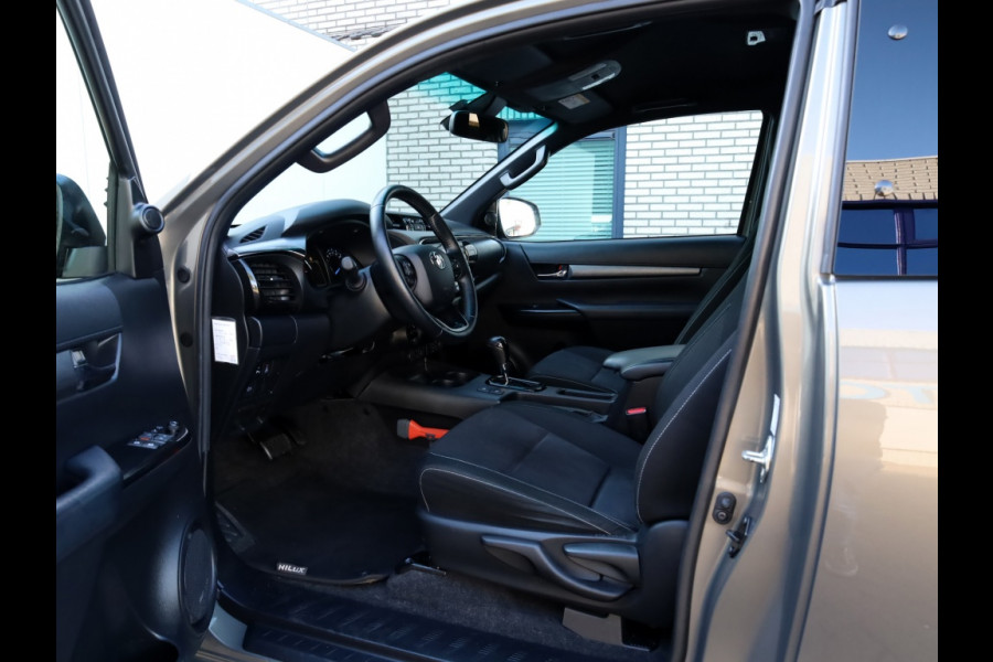 Toyota Hilux 2.8 D-4D XC Invincible A/T | Hard Top | Roll-Cover |