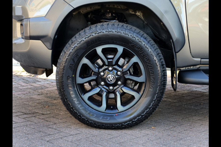 Toyota Hilux 2.8 D-4D XC Invincible A/T | Hard Top | Roll-Cover |
