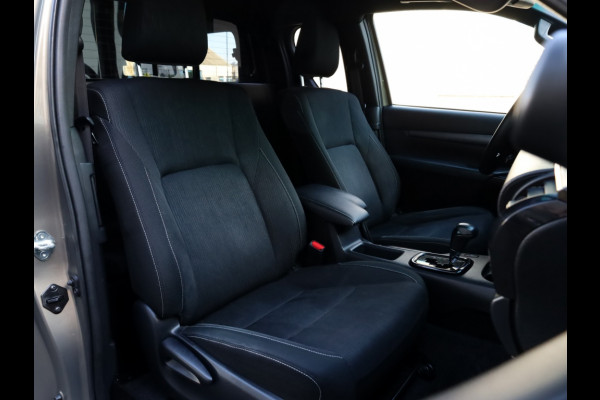 Toyota Hilux 2.8 D-4D XC Invincible A/T | Hard Top | Roll-Cover |