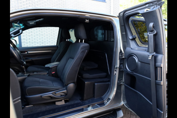 Toyota Hilux 2.8 D-4D XC Invincible A/T | Hard Top | Roll-Cover |