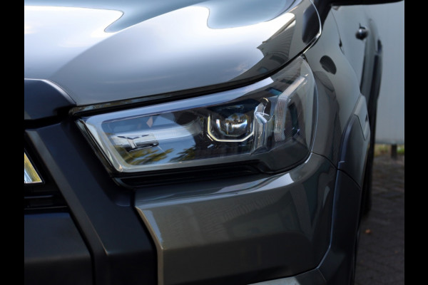 Toyota Hilux 2.8 D-4D XC Invincible A/T | Hard Top | Roll-Cover |