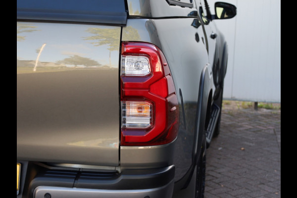 Toyota Hilux 2.8 D-4D XC Invincible A/T | Hard Top | Roll-Cover |