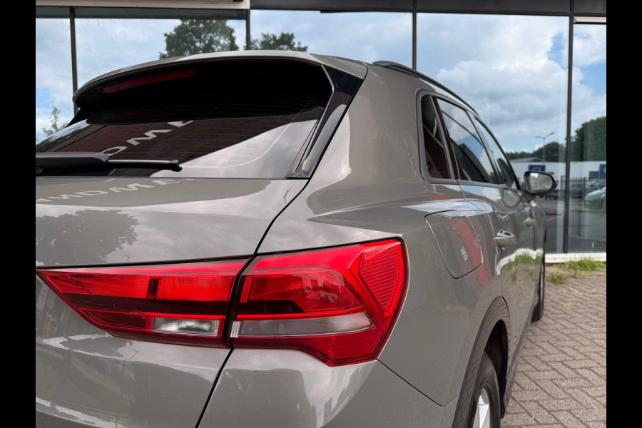 Audi Q3 35 TFSI S edition - Automaat - Pano/schuifdak - Leder - Winterpakket