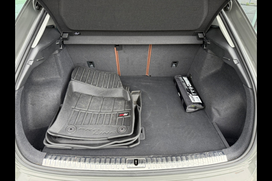 Audi Q3 35 TFSI S edition - Automaat - Pano/schuifdak - Leder - Winterpakket