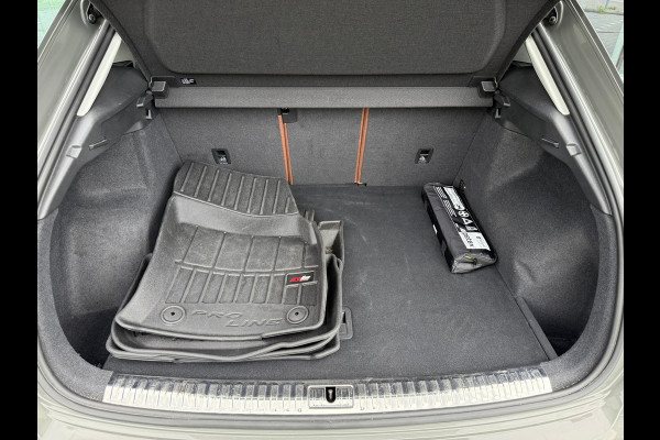 Audi Q3 35 TFSI S edition - Automaat - Pano/schuifdak - Leder - Winterpakket