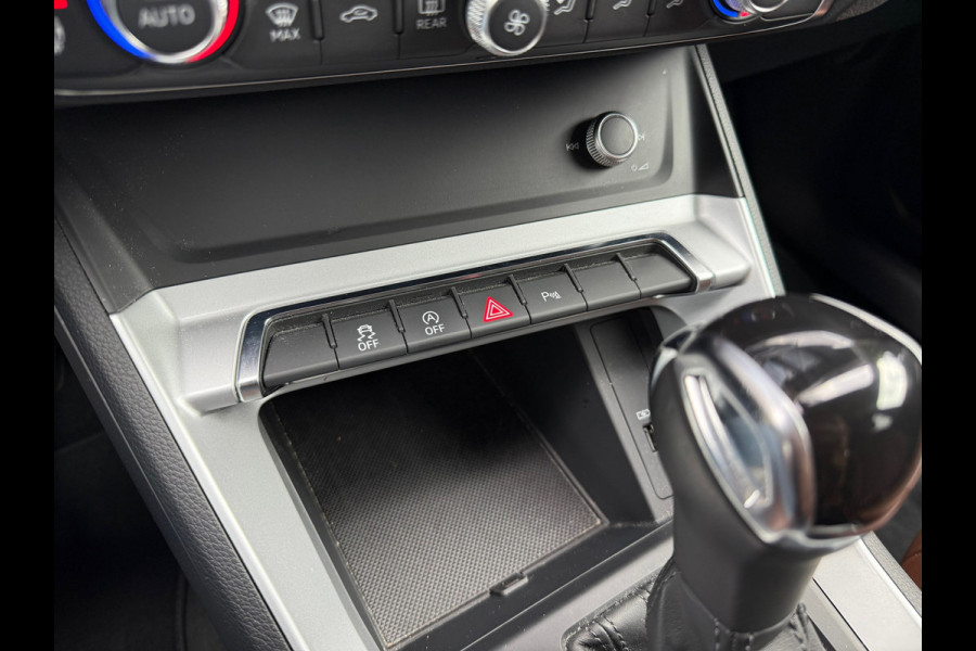 Audi Q3 35 TFSI S edition - Automaat - Pano/schuifdak - Leder - Winterpakket
