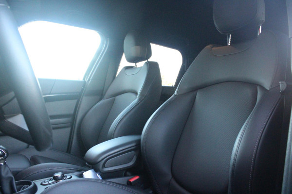 MINI Countryman 2.0 Cooper S E 220PK AUTOMAAT ALL4 CHILI | ELEKTRISCH BEDIENBARE VOORSTOELEN MET GEHEUGENFUNCTIE OP DE BESTUURDERSSTOEL | "UNION JACK" ACHTERLICHTEN | VOLLEDIG LEDEREN BEKLEDING | FULL LED KOPLAMPEN ADAPTIEF | 17" LICHTMETALEN VELGEN "BLACK" | STOEL/VOORRUIT VERWARMING | KEYLESS GO | NAVIGATIE | DRAADLOZE APPLE CARPLAY/ANDROID AUTO | CLIMATE CONTROL | ACHTERUITRIJ CAMERA | ADAPTIVE CRUISE CONTROL |