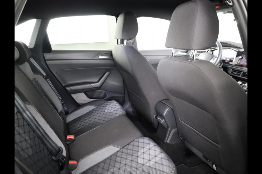 Volkswagen Taigo 1.0 TSI R-Line 115 pk Automaat (DSG) | Verlengde garantie | Navigatie via App | Parkeersensoren | Adaptieve cruise control | Black Style pakket | R-Line |