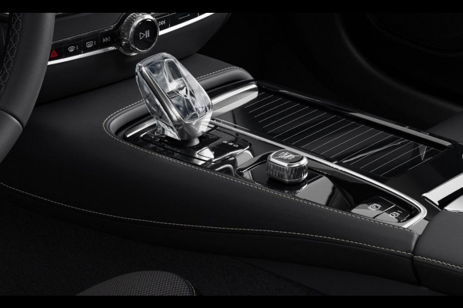 Volvo V60 T6 350PK Automaat Plug-in hybrid AWD Ultra Dark / Panoramadak / Napa leder / Open grid textiel / Extra getint glas / 19 5-Triple spaaks velgen / Harman Kardon