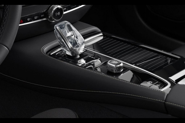 Volvo V60 T6 350PK Automaat Plug-in hybrid AWD Ultra Dark / Panoramadak / Napa leder / Open grid textiel / Extra getint glas / 19 5-Triple spaaks velgen / Harman Kardon