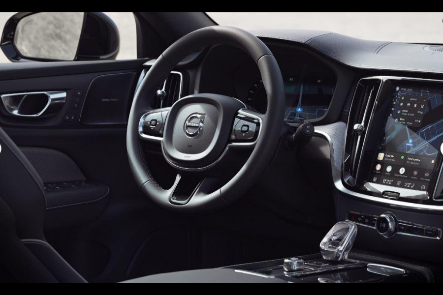 Volvo V60 T6 350PK Automaat Plug-in hybrid AWD Ultra Dark / Panoramadak / Napa leder / Open grid textiel / Extra getint glas / 19 5-Triple spaaks velgen / Harman Kardon