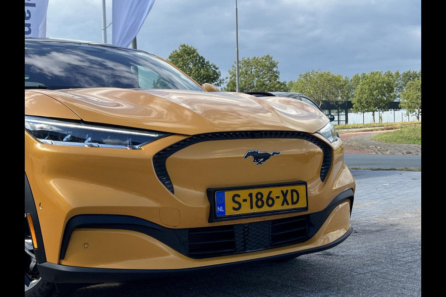 Ford Mustang Mach-E Extended RWD 98 kWh 294pk | Tech pack plus | Panoramadak | 19 inch Licht metaal