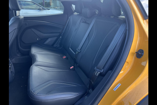 Ford Mustang Mach-E Extended RWD 98 kWh 294pk | Tech pack plus | Panoramadak | 19 inch Licht metaal