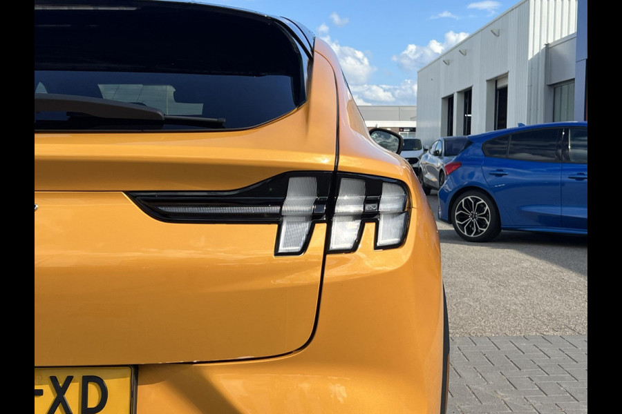 Ford Mustang Mach-E Extended RWD 98 kWh 294pk | Tech pack plus | Panoramadak | 19 inch Licht metaal