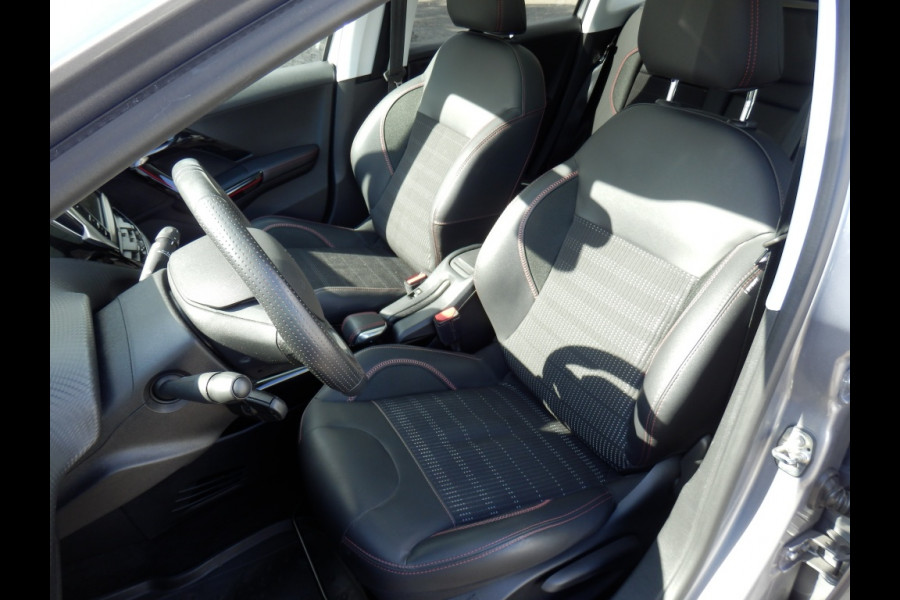 Peugeot 2008 1.2 PureTech GT-Line I 130 pk. I Panorama dak I Airco I Nav. I
