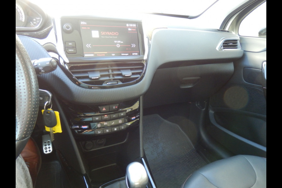 Peugeot 2008 1.2 PureTech GT-Line I 130 pk. I Panorama dak I Airco I Nav. I
