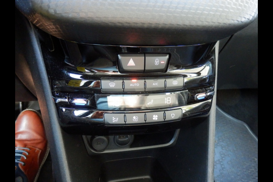Peugeot 2008 1.2 PureTech GT-Line I 130 pk. I Panorama dak I Airco I Nav. I
