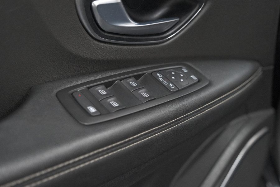 Renault Grand Scénic TCe 140 EDC Limited | 7 Zitplaatsen | Trekhaak | Camera | Dodehoekdetectie | Apple Carplay