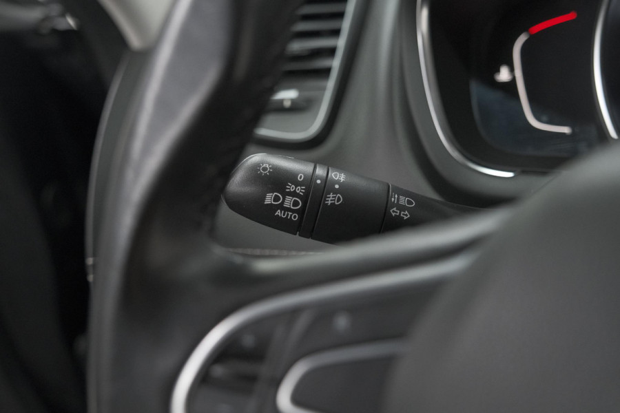 Renault Grand Scénic TCe 140 EDC Limited | 7 Zitplaatsen | Trekhaak | Camera | Dodehoekdetectie | Apple Carplay