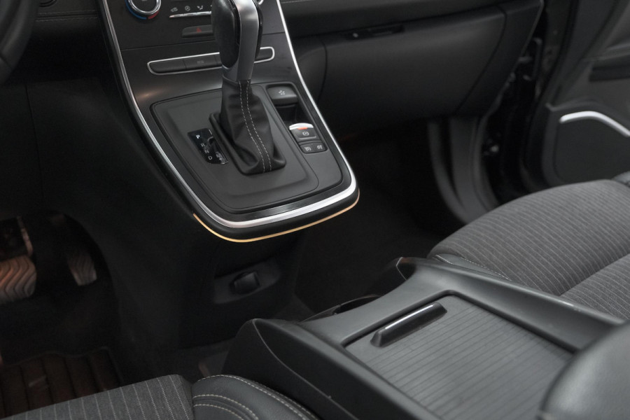 Renault Grand Scénic TCe 140 EDC Limited | 7 Zitplaatsen | Trekhaak | Camera | Dodehoekdetectie | Apple Carplay