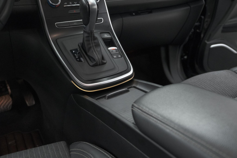Renault Grand Scénic TCe 140 EDC Limited | 7 Zitplaatsen | Trekhaak | Camera | Dodehoekdetectie | Apple Carplay